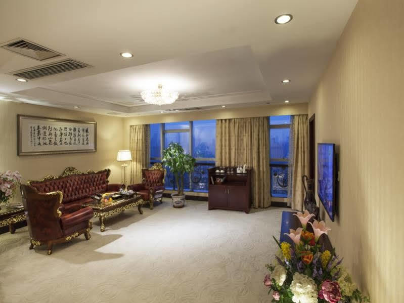 Yutong Hotel Гуанчжоу Экстерьер фото